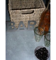 Mot décoratif en métal